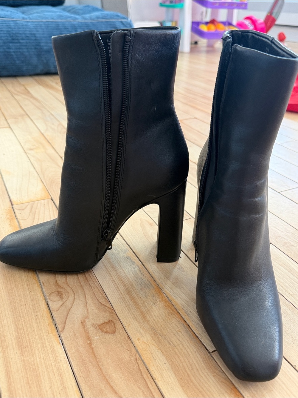 Steve Madden Black Leather High-Heel Zip Ankle Boots